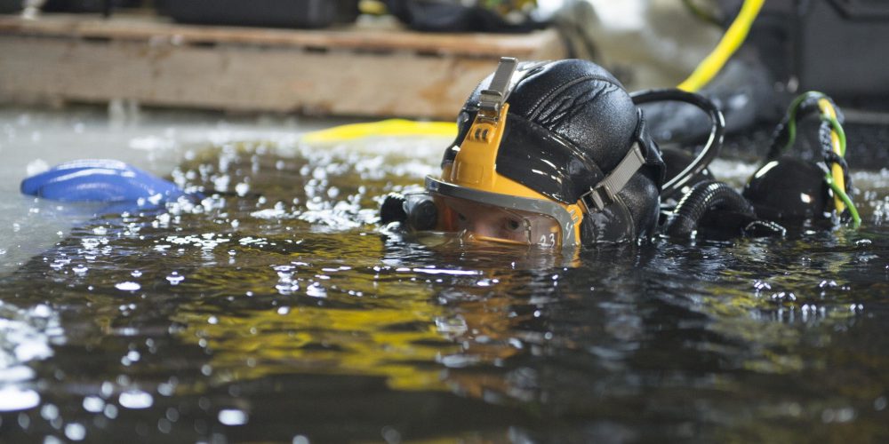 https://www.navy.mil/Press-Office/News-Stories/Article/2555265/mobile-diving-and-salvage-unit-2-divers-train-for-any-future-arctic-operations/