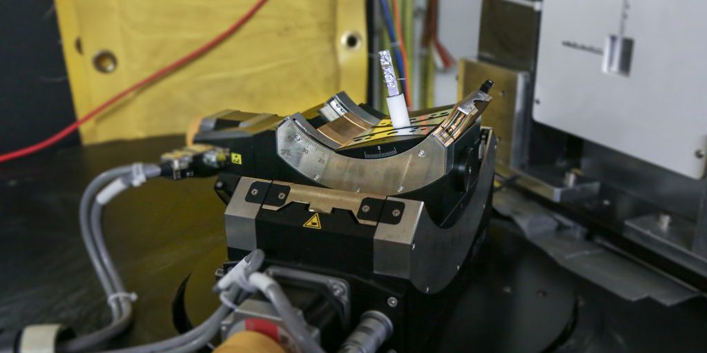 The AI-driven HyperCT platform has three primary points of articulation that can rotate a sample in almost any direction, eliminating the need for human intervention and significantly reducing lengthy experiment times (credit:  Genevieve Martin, ORNL/U.S. Dept. of Energy).